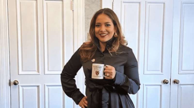 xto alternativo: Yaima Osorio, una cubana en Harvard, durante su intervención como oradora en el Congreso Mundial de Mujeres Líderes.