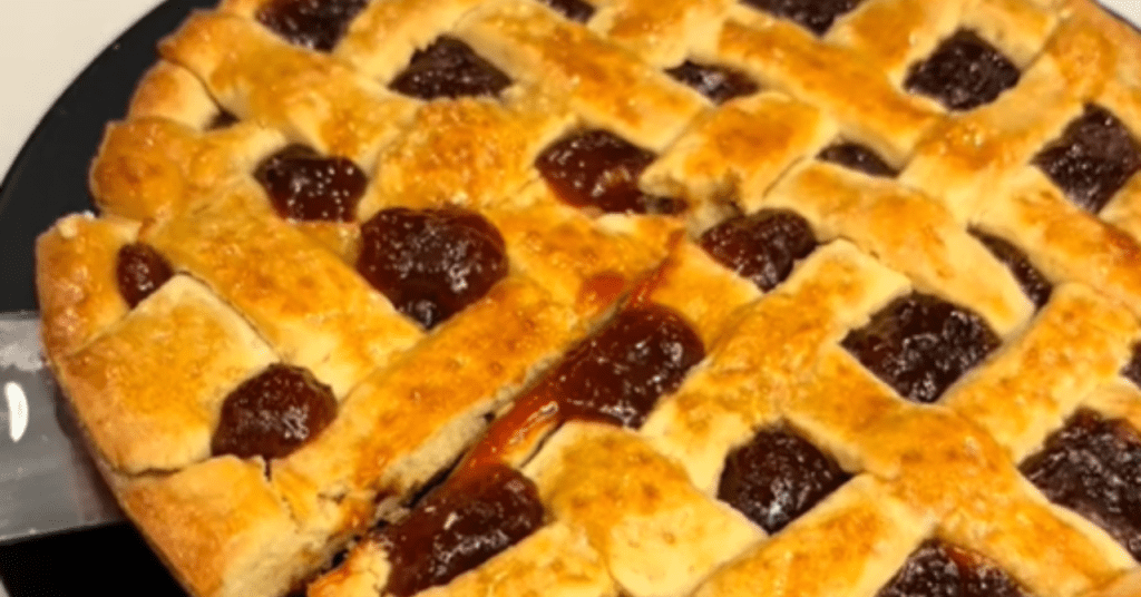 El clásico pie de guayaba cubano, dorado, crujiente y con aroma a infancia.