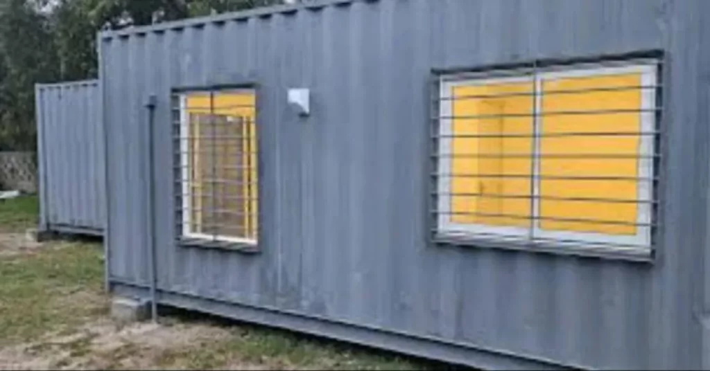 Casas de contenedores en Cuba adaptadas como viviendas en Las Tunas.