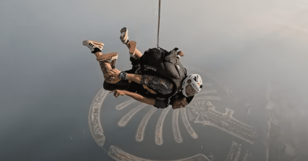 Un cubano observa la realidad fuera del glamour de Dubái.