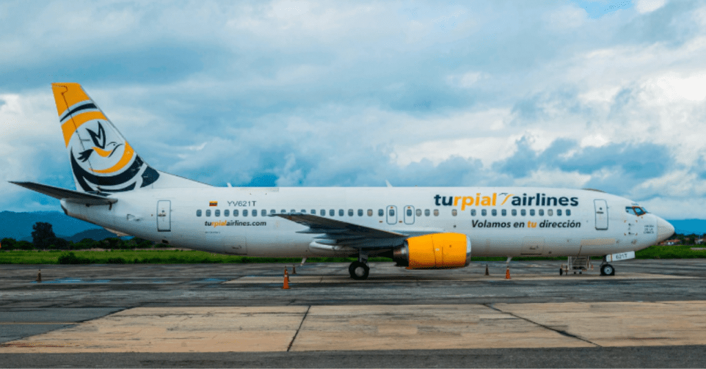 Avión de Turpial Airlines aterrizando en el Aeropuerto Juan Gualberto Gómez de Varadero