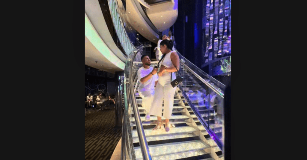 Cubano pide matrimonio en un crucero frente a decenas de testigos