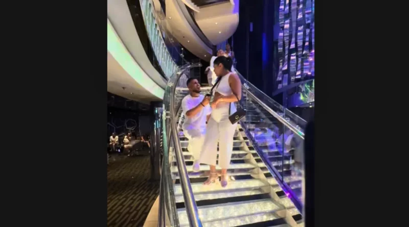 Cubano pide matrimonio en un crucero frente a decenas de testigos