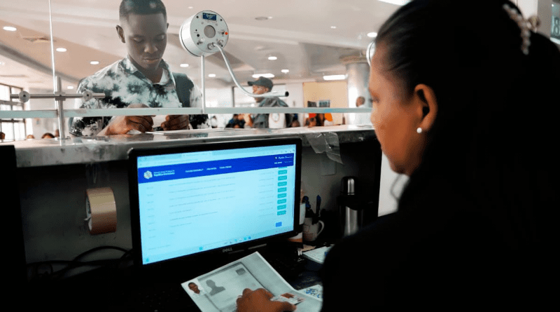 Cubanos residentes en República Dominicana obtienen residencia legal en 2025.