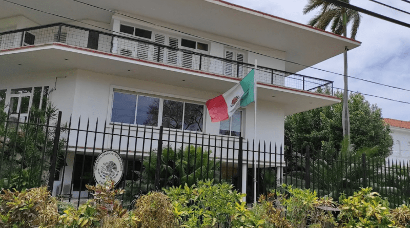Fachada de la Embajada de México en La Habana