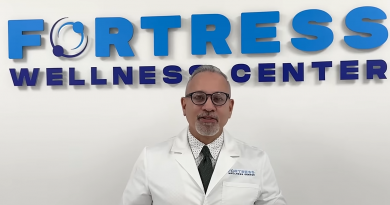 balsero cubano dueño de clinica en estados unidos-captura de pantalla Fortress Wellness Center-youtube