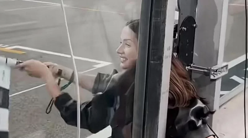 ana de armas en formula 1-captura de pantalla-tiktok