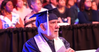 cubano se gradua a los 85 años-captura de pantalla-noticias telemundo-youtube