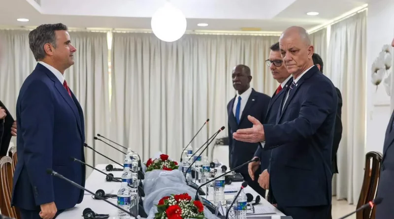 Director de la CIA visita a Cuba y fue recibido por miembros del gobierno cubano (Captura de pantalla © LiveNOW from FOX – YouTube)
